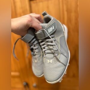 Softball cleats girls size 6Y